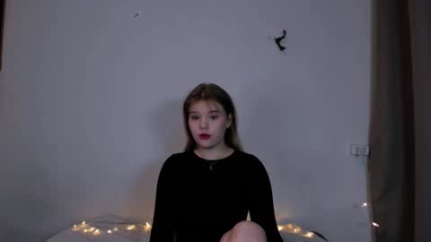 Snapshot of mina27372 chatting on 01-05-25, 01:24 hi Im Mina online show from 01-05-25, 01:24
