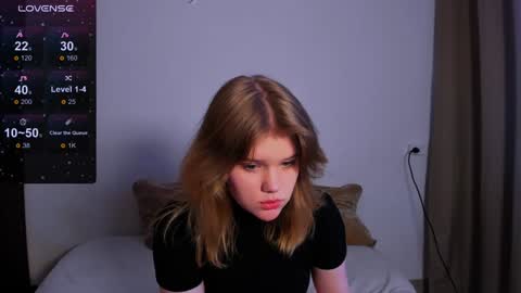 Snapshot of mina27372 chatting on 02-04-25, 04:15 hi Im Mina online show from 02-04-25, 04:15