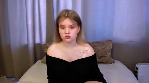 Snapshot of mina27372 chatting on 03-01-25, 01:32 hi Im Mina online show from 03-01-25, 01:32