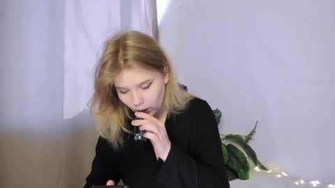 Snapshot of mina27372 chatting on 03-11-25, 01:26 hi Im Mina online show from 03-11-25, 01:26