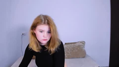 hi Im Mina  online show from 10-18-25, 10:32