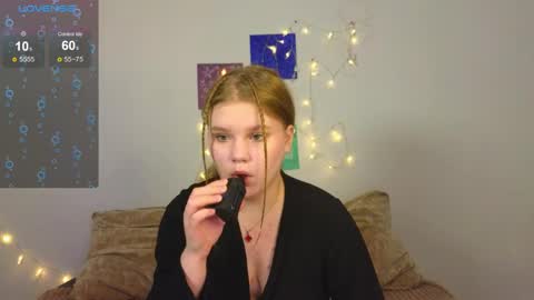 Snapshot of mina27372 chatting on 04-21-26, 08:09 hi Im Mina online show from 04-21-26, 08:09