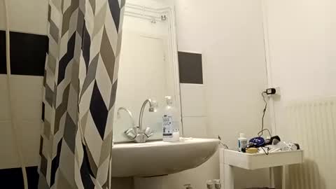 Snapshot of minaquerida chatting on 02-12-25, 05:37 Ll online show from 02-12-25, 05:37