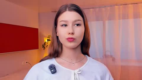 Snapshot of minditrelles chatting on 10-17-25, 07:22 Mindi online show from 10-17-25, 07:22