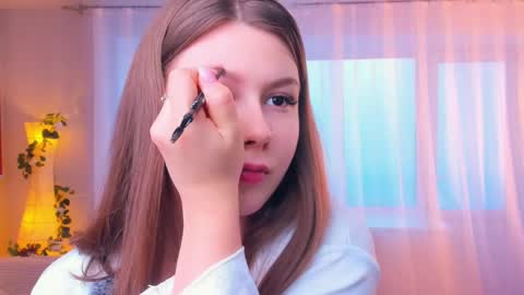 Snapshot of minditrelles chatting on 10-18-25, 07:31 Mindi online show from 10-18-25, 07:31