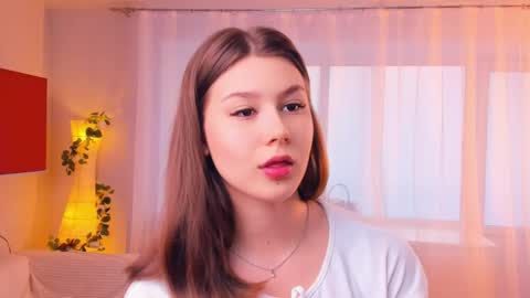 Snapshot of minditrelles chatting on 10-19-25, 07:09 Mindi online show from 10-19-25, 07:09