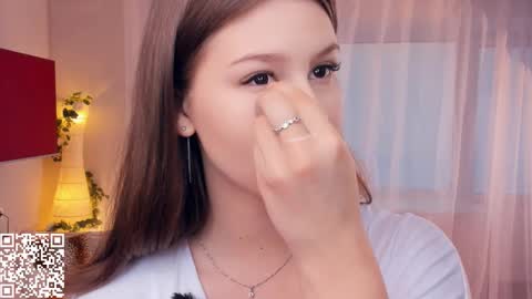 Snapshot of minditrelles chatting on 10-25-25, 07:16 Mindi online show from 10-25-25, 07:16