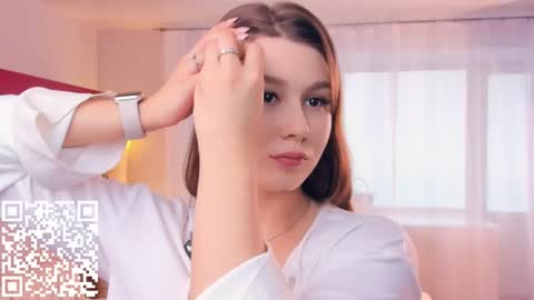 Snapshot of minditrelles chatting on 10-29-25, 07:21 Mindi online show from 10-29-25, 07:21