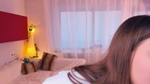 Snapshot of minditrelles chatting on 10-30-25, 07:10 Mindi online show from 10-30-25, 07:10