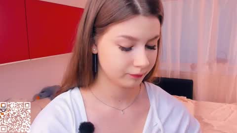 Snapshot of minditrelles chatting on 11-08-25, 07:19 Mindi online show from 11-08-25, 07:19