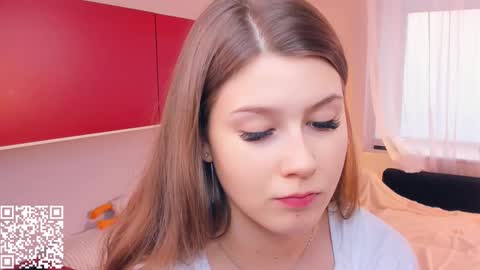 Snapshot of minditrelles chatting on 11-12-25, 07:09 Mindi online show from 11-12-25, 07:09