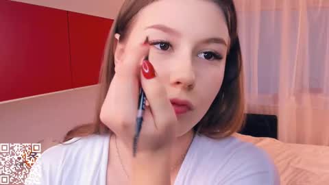 Snapshot of minditrelles chatting on 11-14-25, 07:18 Mindi online show from 11-14-25, 07:18