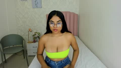 Snapshot of mindy_claker chatting on 05-27-26, 12:24 Mindy online show from 05-27-26, 12:24