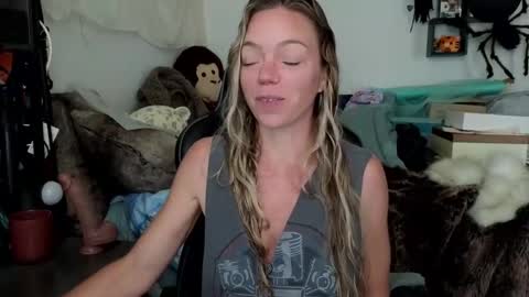 Mindy Mars online show from 10-20-25, 03:12