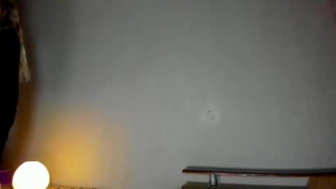 Snapshot of minidiva_ chatting on 04-14-26, 08:59 Amelia online show from 04-14-26, 08:59