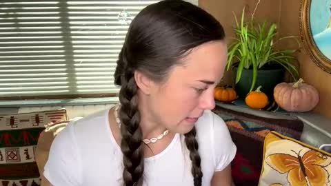 Snapshot of minimaggie chatting on 10-21-25, 05:46 minimaggie online show from 10-21-25, 05:46