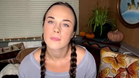 Snapshot of minimaggie chatting on 10-24-25, 07:54 minimaggie online show from 10-24-25, 07:54