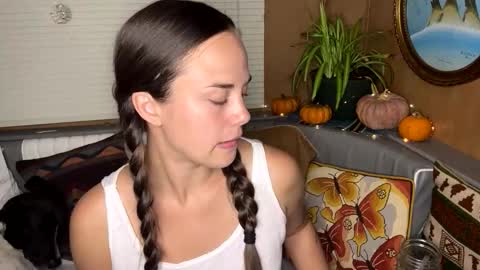 Snapshot of minimaggie chatting on 11-09-25, 12:20 minimaggie online show from 11-09-25, 12:20