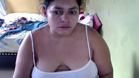 Snapshot of minnie_bbw69 chatting on 02-04-25, 11:38 Andrea online show from 02-04-25, 11:38