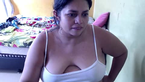 Snapshot of minnie_bbw69 chatting on 02-06-25, 06:46 Andrea online show from 02-06-25, 06:46