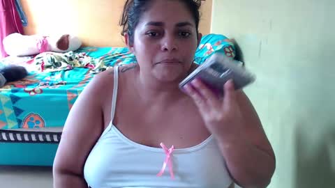 Snapshot of minnie_bbw69 chatting on 09-16-25, 06:31 Andrea online show from 09-16-25, 06:31