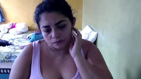 Snapshot of minnie_bbw69 chatting on 09-23-25, 04:32 Andrea online show from 09-23-25, 04:32