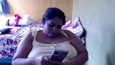 Snapshot of minnie_bbw69 chatting on 10-20-25, 06:52 Andrea online show from 10-20-25, 06:52