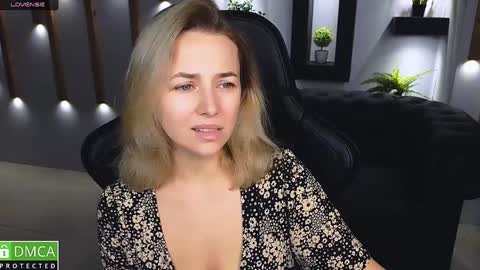 Snapshot of mira_mermayd chatting on 12-04-24, 08:12 Mira online show from 12-04-24, 08:12