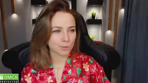 Snapshot of mira_mermayd chatting on 12-21-24, 01:26 Mira online show from 12-21-24, 01:26