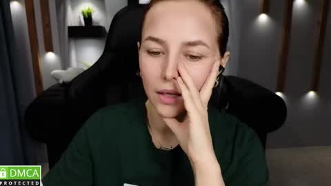 Snapshot of mira_mermayd chatting on 12-22-24, 07:22 Mira online show from 12-22-24, 07:22