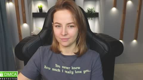 Snapshot of mira_mermayd chatting on 12-25-24, 11:22 Mira online show from 12-25-24, 11:22