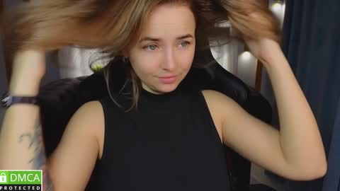 Snapshot of mira_mermayd chatting on 01-05-25, 01:13 Mira online show from 01-05-25, 01:13