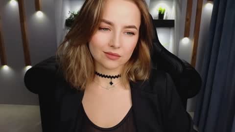 Snapshot of mira_mermayd chatting on 01-08-25, 11:21 Mira online show from 01-08-25, 11:21