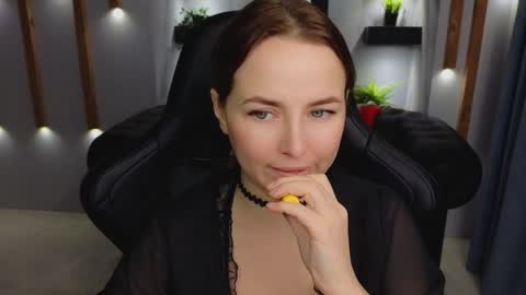 Snapshot of mira_mermayd chatting on 01-10-25, 04:33 Mira online show from 01-10-25, 04:33