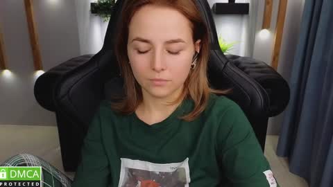 Snapshot of mira_mermayd chatting on 01-12-25, 07:32 Mira online show from 01-12-25, 07:32