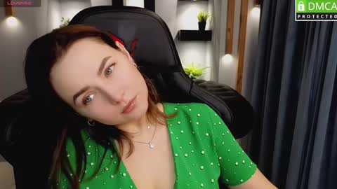 Snapshot of mira_mermayd chatting on 01-29-25, 01:27 Mira online show from 01-29-25, 01:27