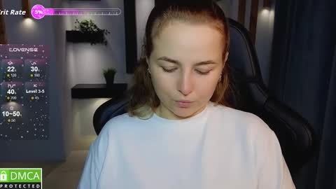 Snapshot of mira_mermayd chatting on 09-28-25, 08:09 Mira online show from 09-28-25, 08:09