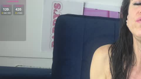 Snapshot of mira_milf chatting on 01-30-25, 10:40 Mira online show from 01-30-25, 10:40