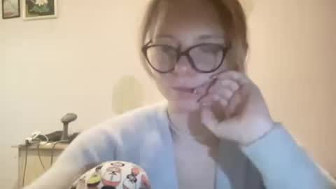 Snapshot of miraaroma chatting on 09-10-25, 12:49 Stellary online show from 09-10-25, 12:49