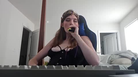 Snapshot of miracat4u chatting on 10-31-25, 05:03 miracat4u online show from 10-31-25, 05:03