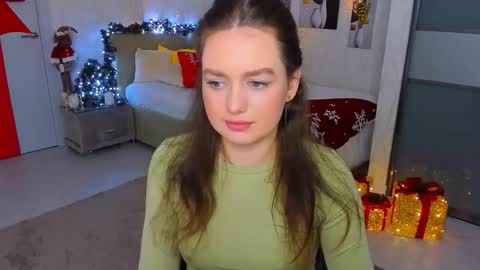 Snapshot of miraclecurly chatting on 12-20-24, 05:08 Emma online show from 12-20-24, 05:08