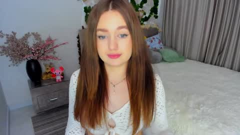 Snapshot of miraclecurly chatting on 12-21-24, 04:57 Emma online show from 12-21-24, 04:57
