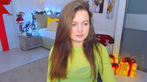 Snapshot of miraclecurly chatting on 12-23-24, 05:00 Emma online show from 12-23-24, 05:00