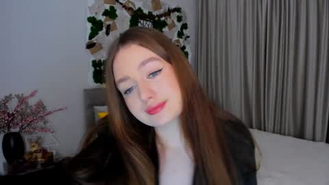 Snapshot of miraclecurly chatting on 01-10-25, 04:09 Emma online show from 01-10-25, 04:09