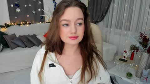 Snapshot of miraclecurly chatting on 01-17-25, 07:38 Emma online show from 01-17-25, 07:38