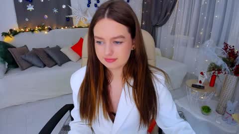 Snapshot of miraclecurly chatting on 01-20-25, 07:15 Emma online show from 01-20-25, 07:15