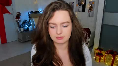 Snapshot of miraclecurly chatting on 01-25-25, 10:39 Emma online show from 01-25-25, 10:39