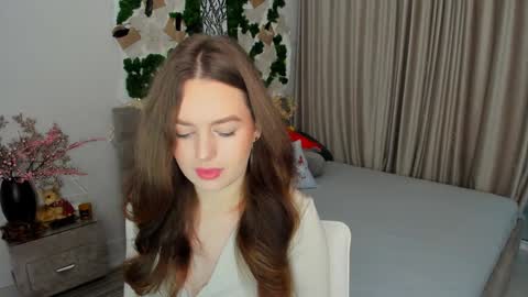 Snapshot of miraclecurly chatting on 01-26-25, 10:02 Emma online show from 01-26-25, 10:02