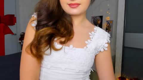 Snapshot of miraclecurly chatting on 01-30-25, 04:16 Emma online show from 01-30-25, 04:16