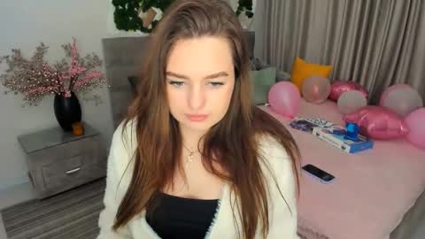 Snapshot of miraclecurly chatting on 02-27-25, 10:53 Emma online show from 02-27-25, 10:53